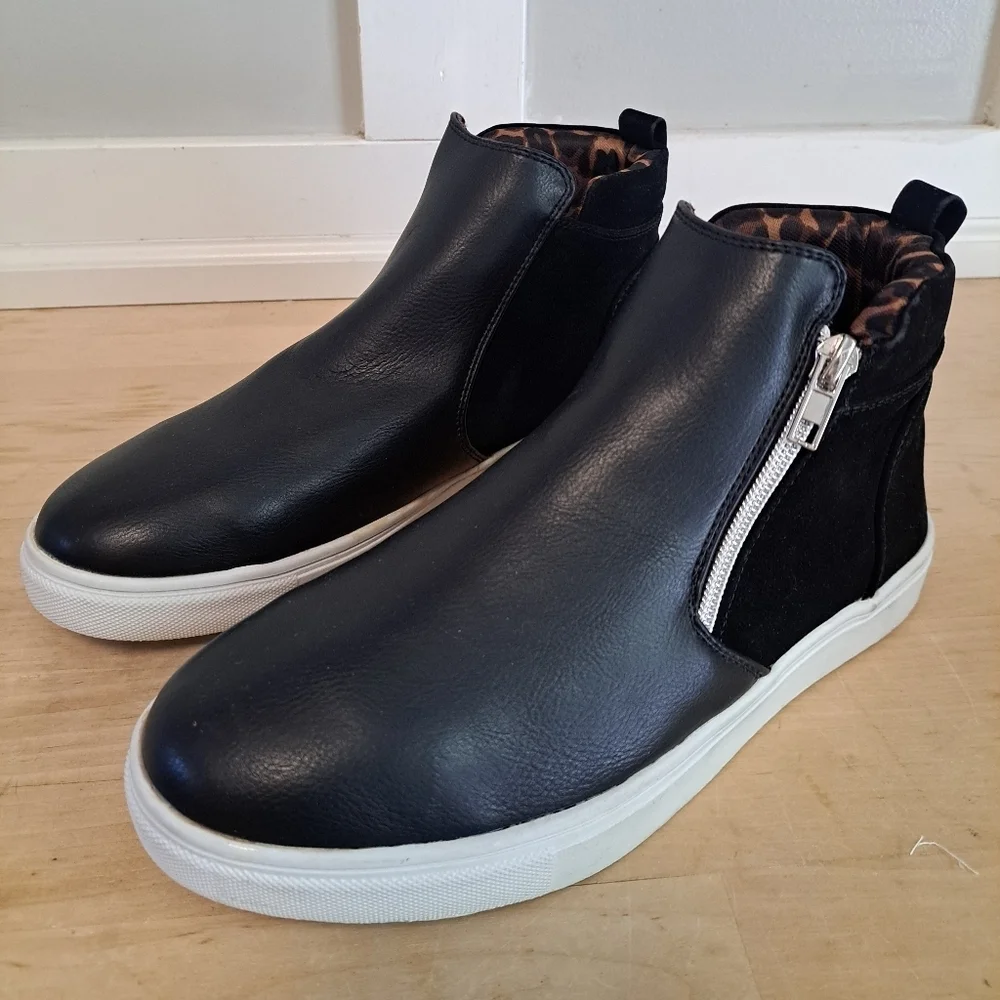 Steve Madden Black High-Top Sneakers with Leopard Lining – Women’s Size 5